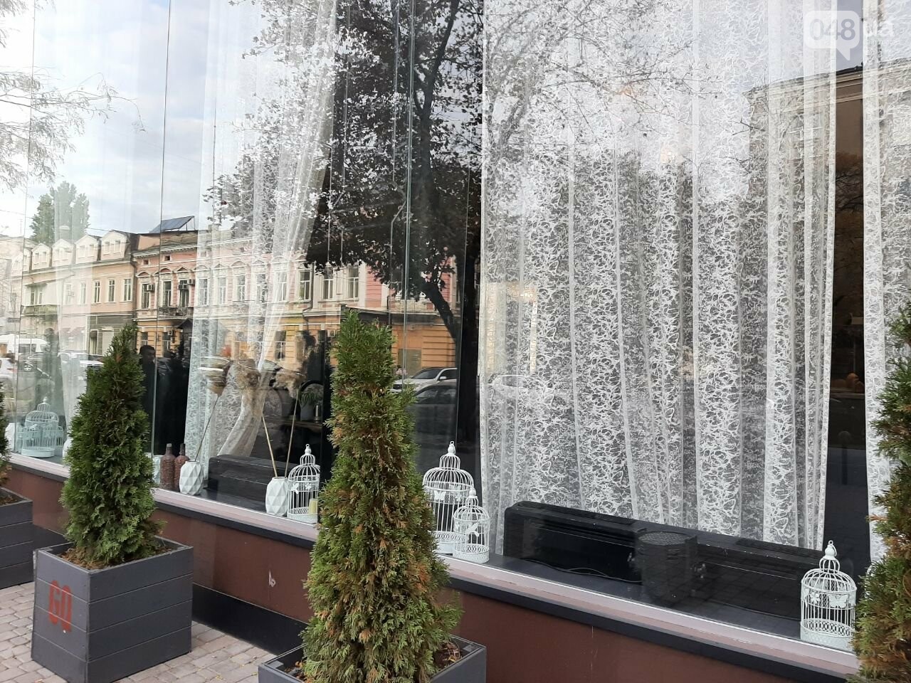 Карантин выходного дня в Одессе: правила нарушили десятки магазинов и кафе