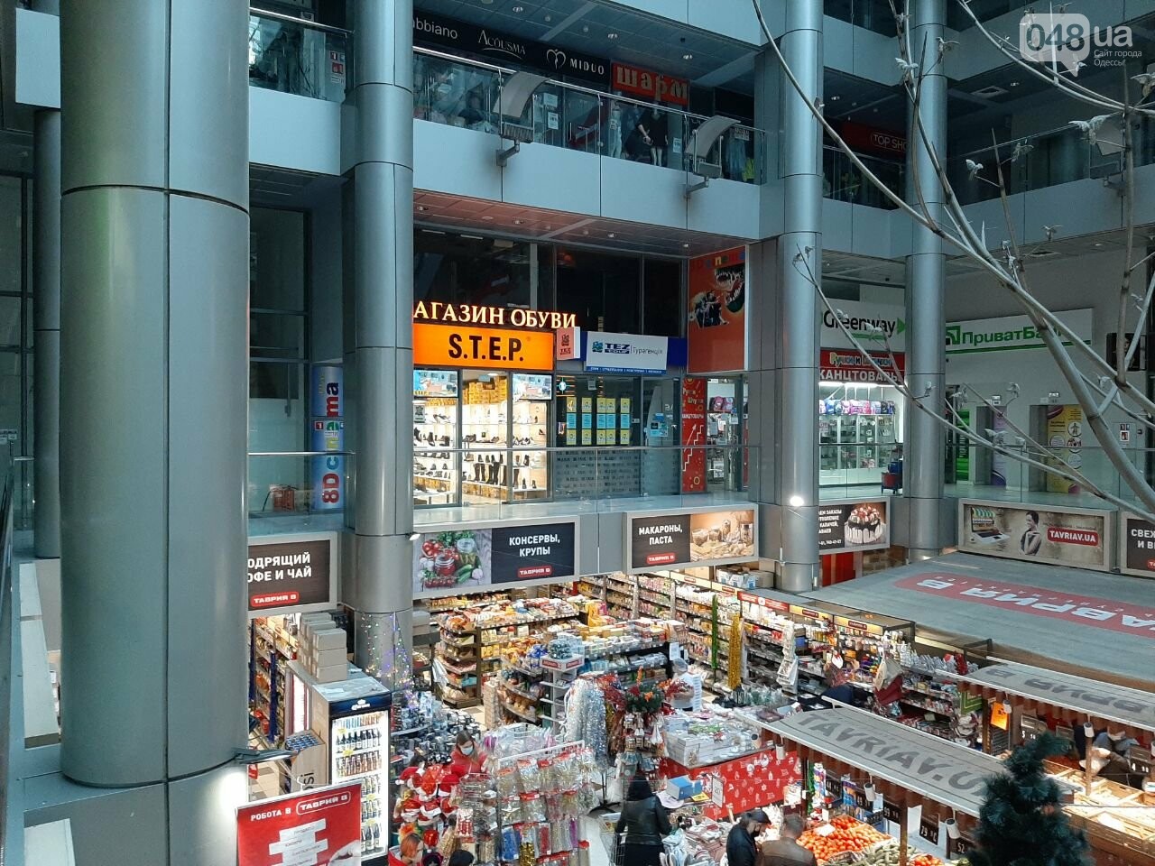 Карантин выходного дня в Одессе: правила нарушили десятки магазинов и кафе