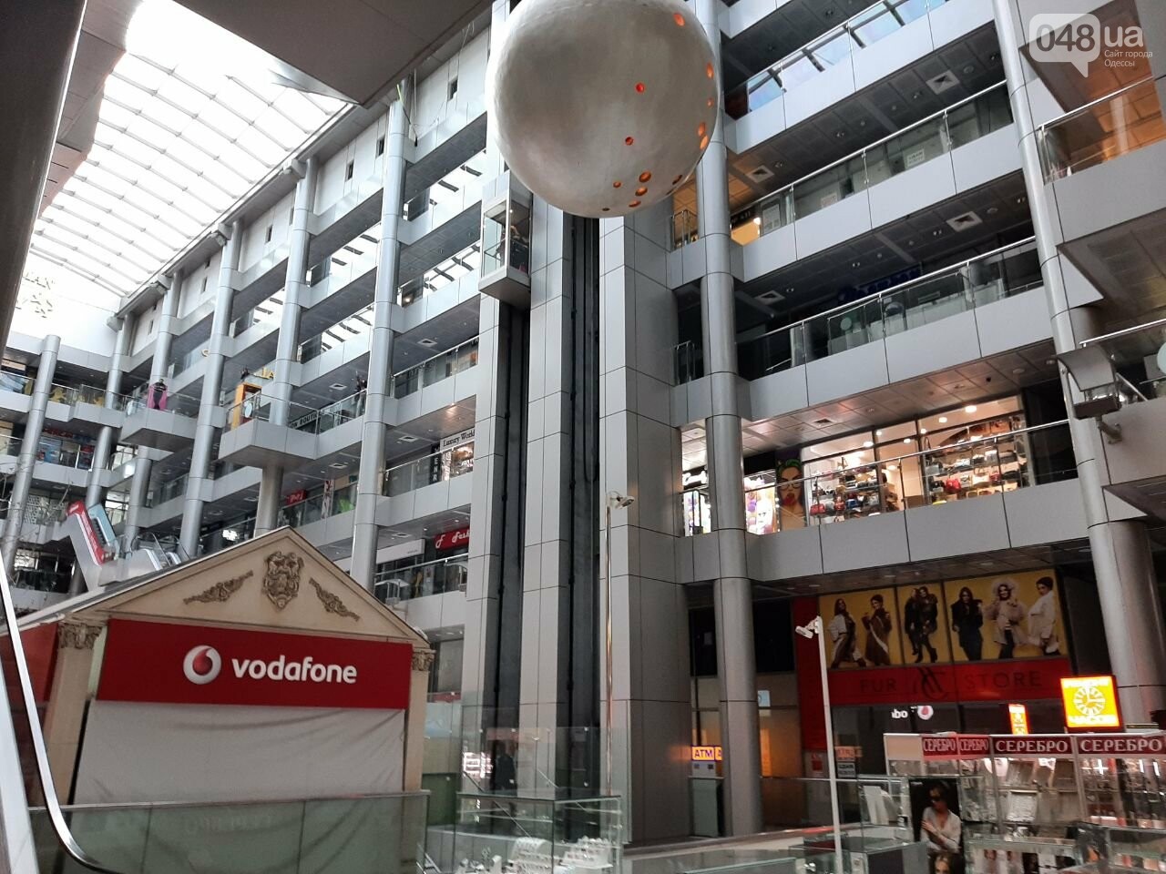 Карантин выходного дня в Одессе: правила нарушили десятки магазинов и кафе