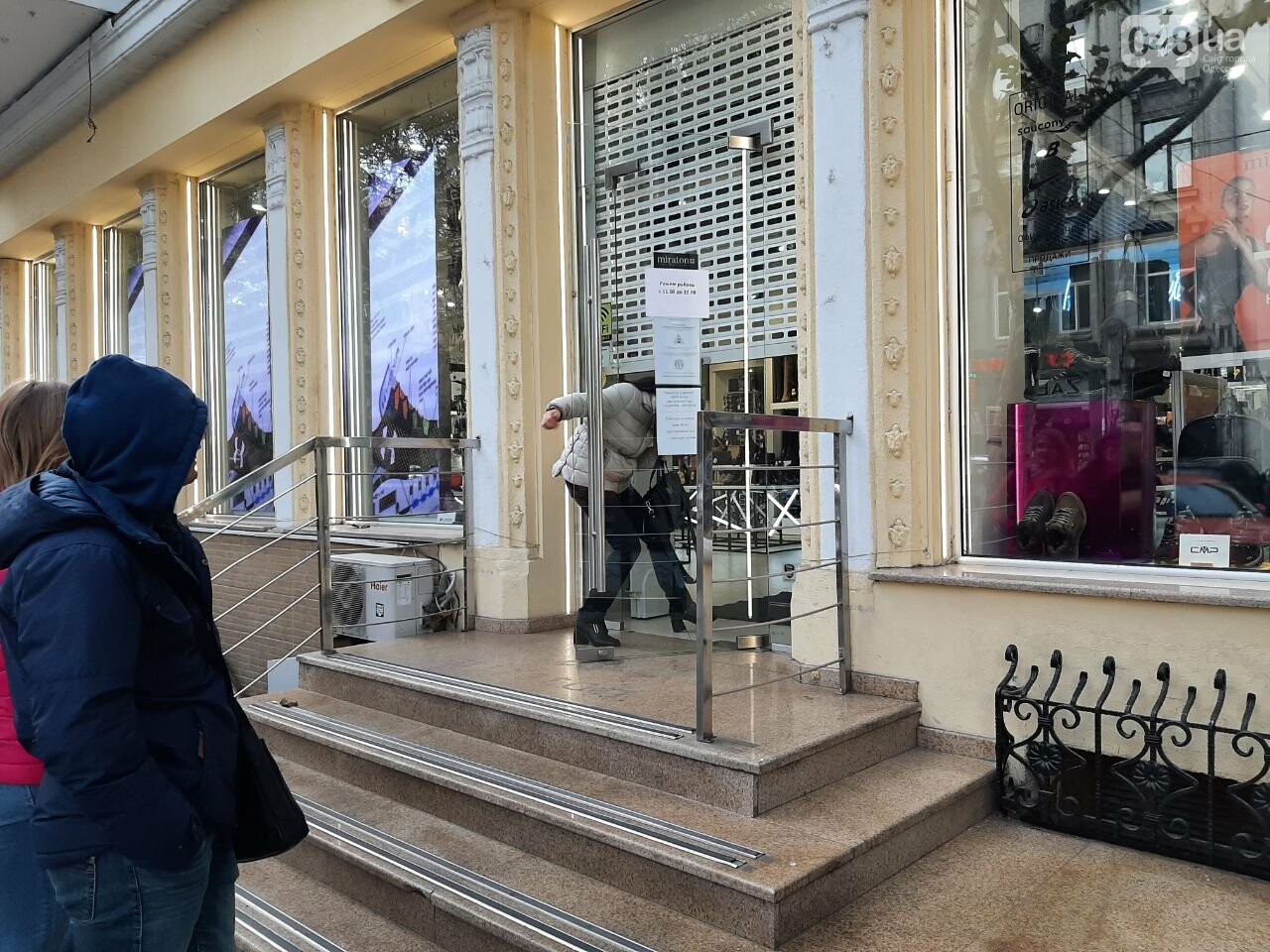 Карантин выходного дня в Одессе: правила нарушили десятки магазинов и кафе