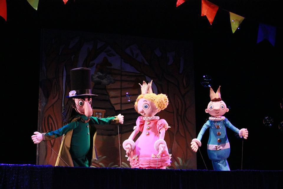 Спектакль "Прыгающая принцесса". Фото: театр кукол