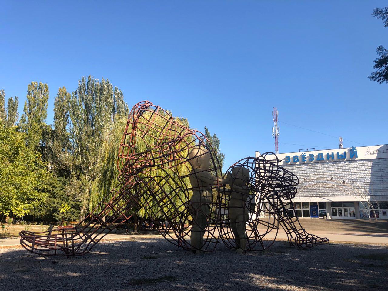 Скульптура Love у кинотеатра "Звездный" в Одессе. Фото: Наталия Горецкая