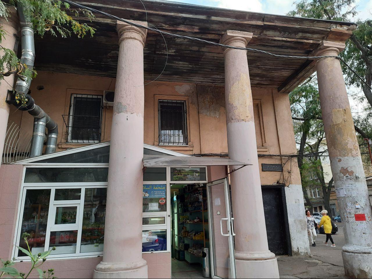 Торговые ряды на Нежинской. 2020 год. Фото Марины Повертайло