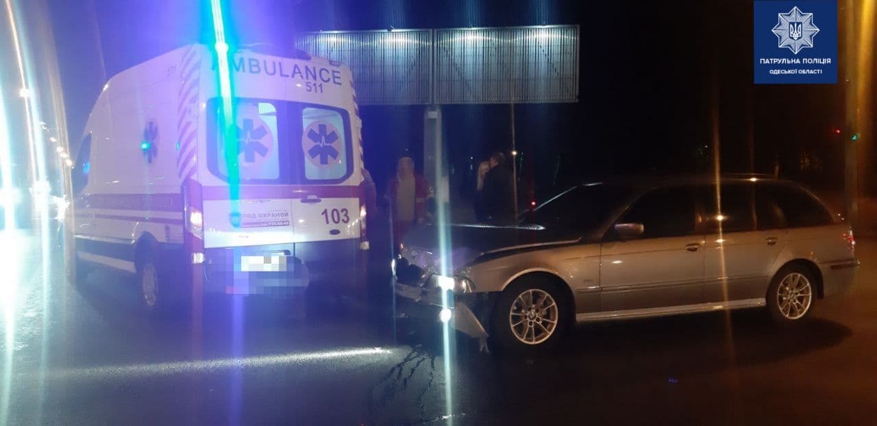 ДТП на Балковской с каретой скорой помощи. Фото: патрульная полиция