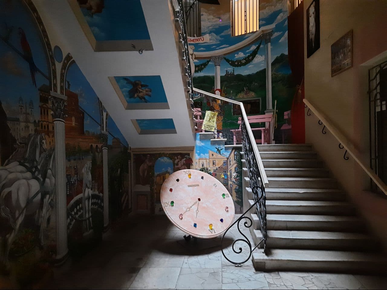 Не подъезд, а произведение искусства: в Одессе американец расписал парадную. Фото автора