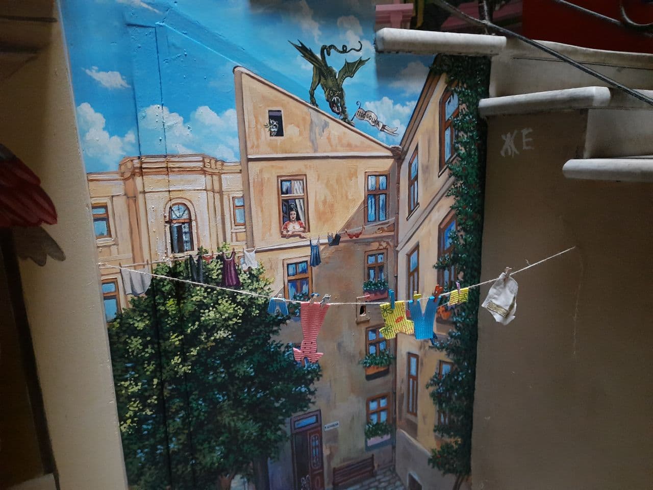 Не подъезд, а произведение искусства: в Одессе американец расписал парадную. Фото автора