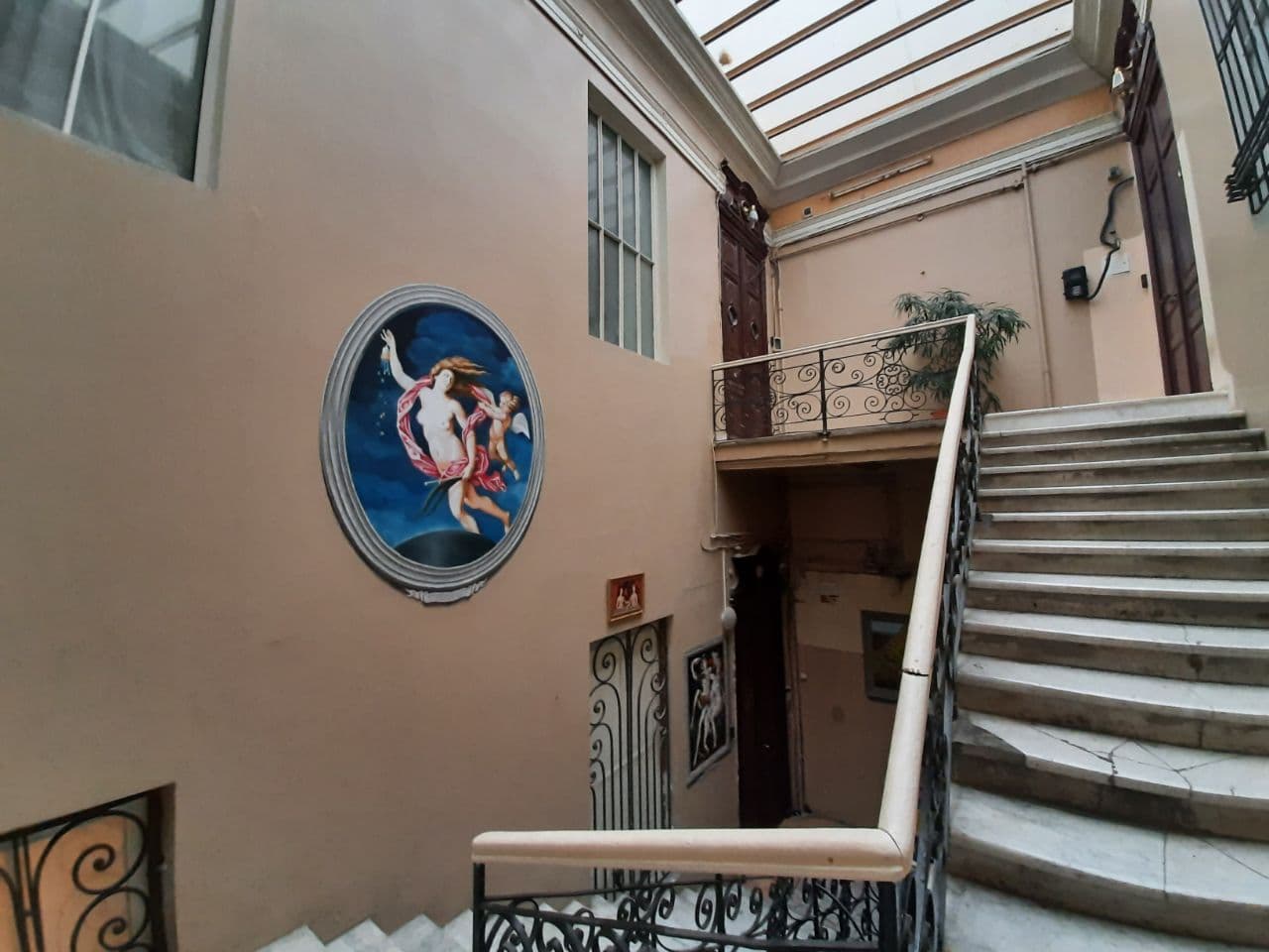 Не подъезд, а произведение искусства: в Одессе американец расписал парадную. Фото автора