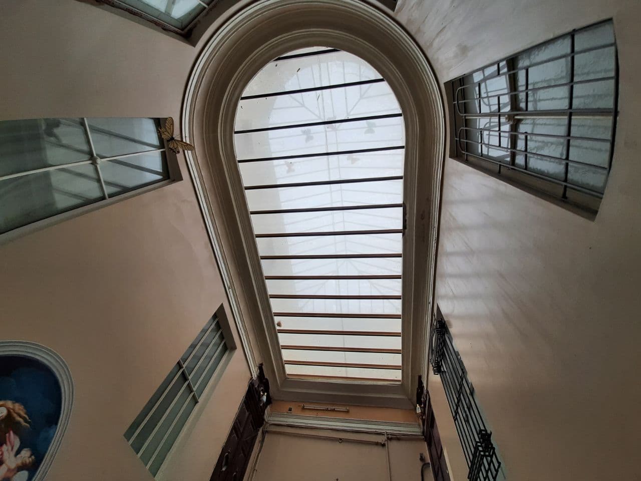 Не подъезд, а произведение искусства: в Одессе американец расписал парадную. Фото автора