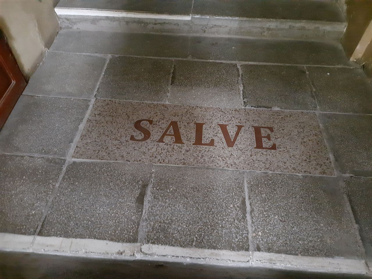 Не подъезд, а произведение искусства: в Одессе американец расписал парадную. Фото автора