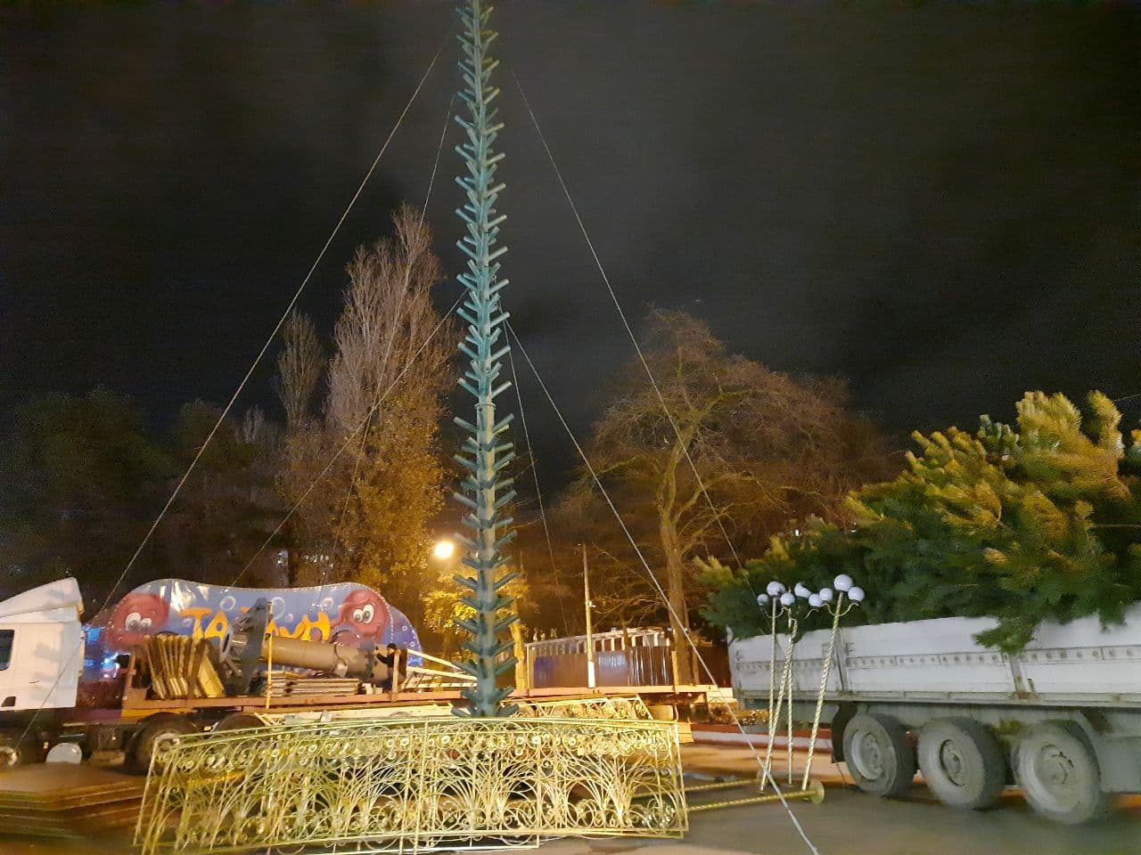 Установка елок, карусель и праздничная подсветка: в Одессе начали подготовку к Новому году