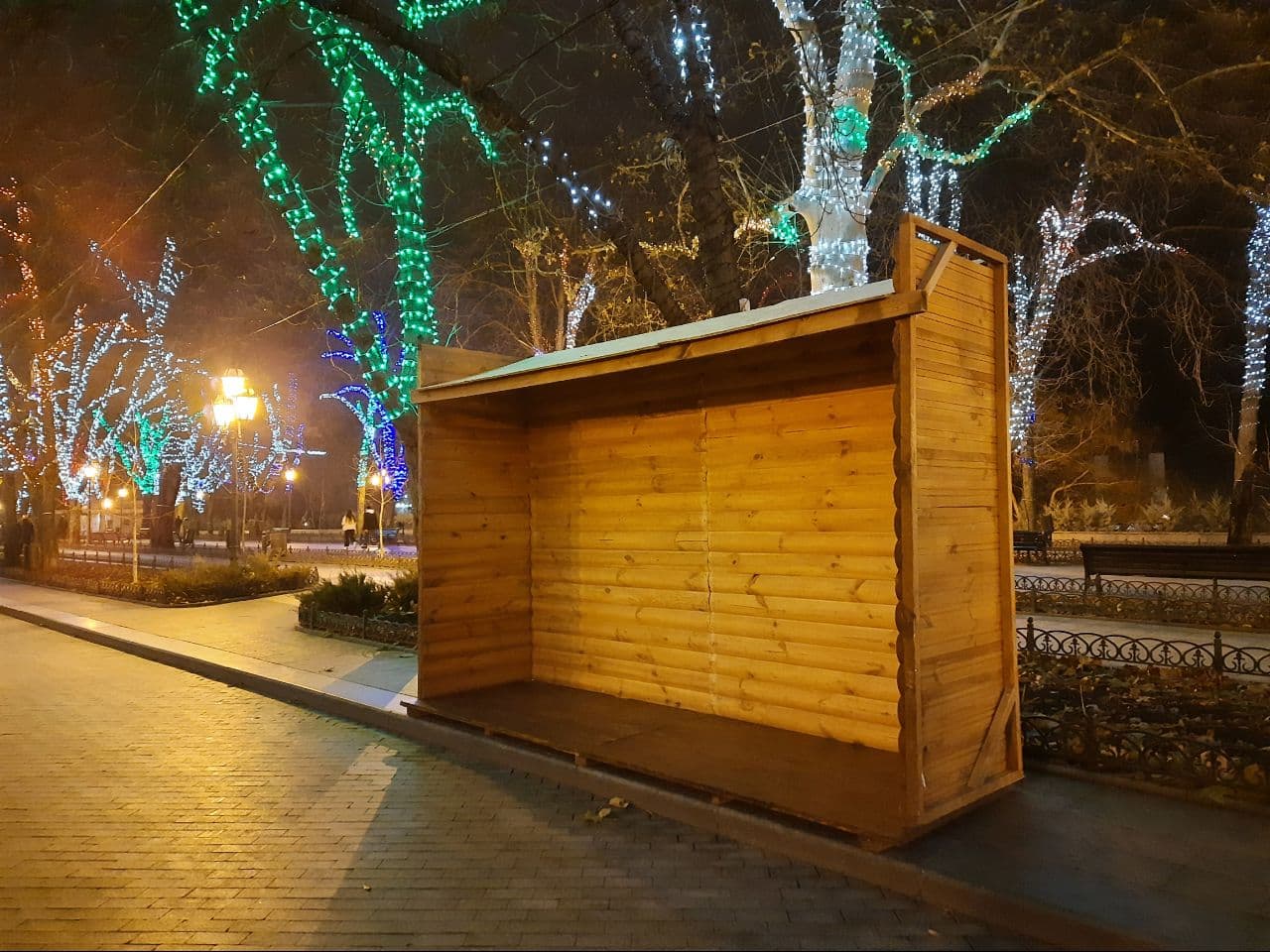 Установка елок, карусель и праздничная подсветка: в Одессе начали подготовку к Новому году