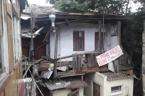 Война с коммунальщиками: в Одессе игнорируют жителей аварийного дома