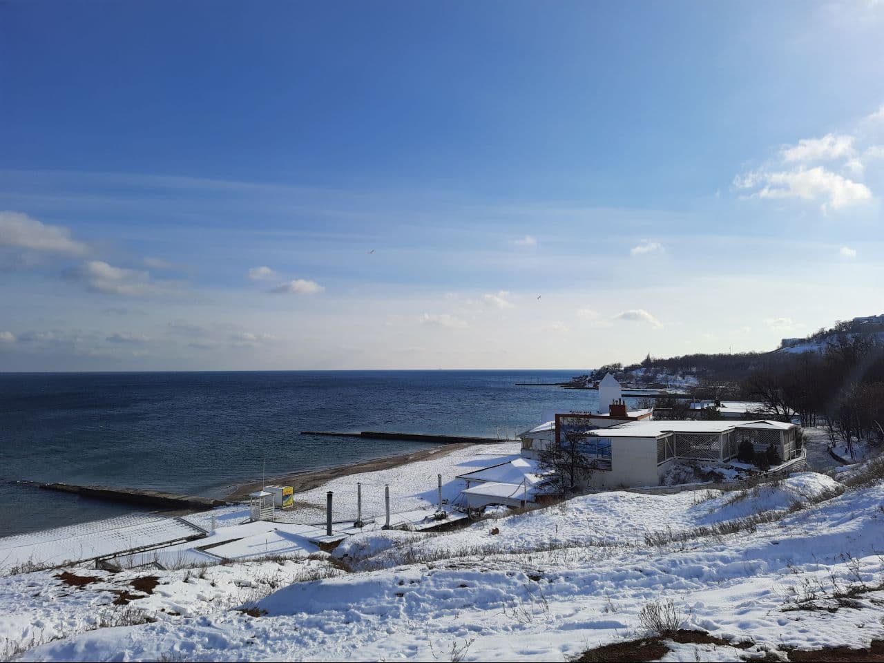 Заснеженные пляжи и лютый мороз: как выглядит Одесса в январе 2021 года. Фото Марины Повертайло