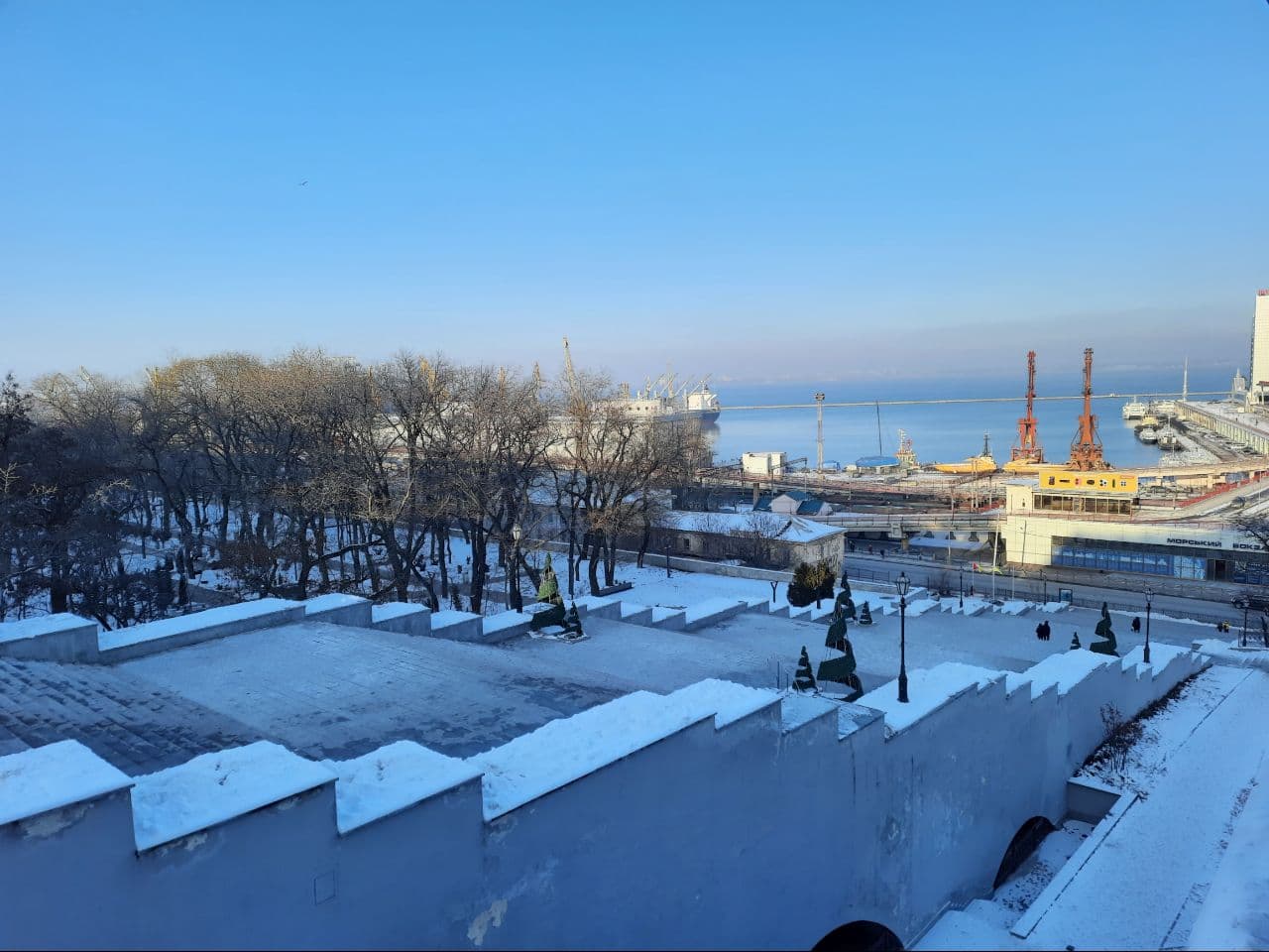 Заснеженные пляжи и лютый мороз: как выглядит Одесса в январе 2021 года. Фото Марины Повертайло