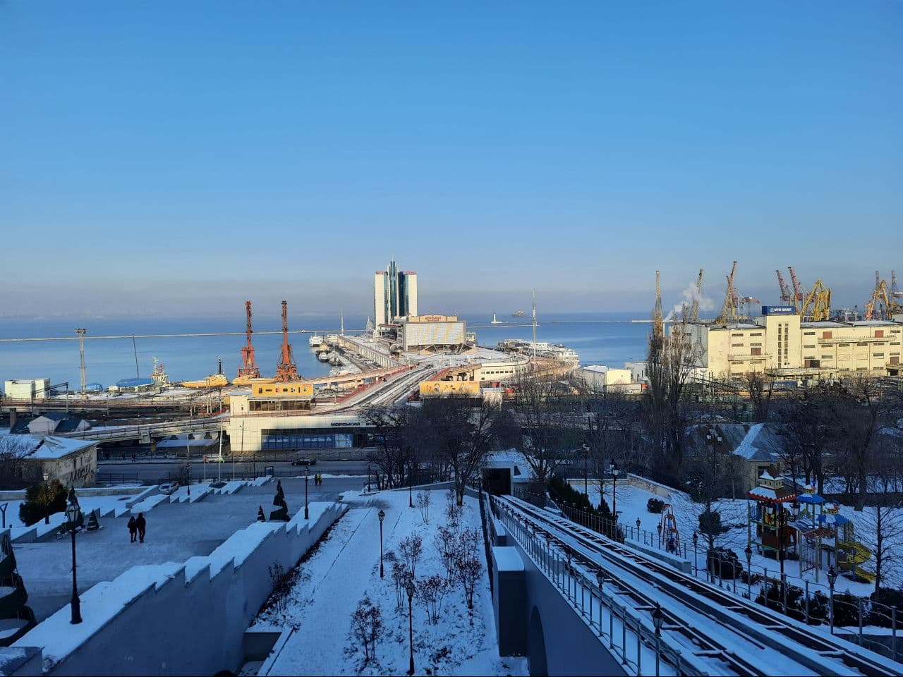 Заснеженные пляжи и лютый мороз: как выглядит Одесса в январе 2021 года. Фото Марины Повертайло