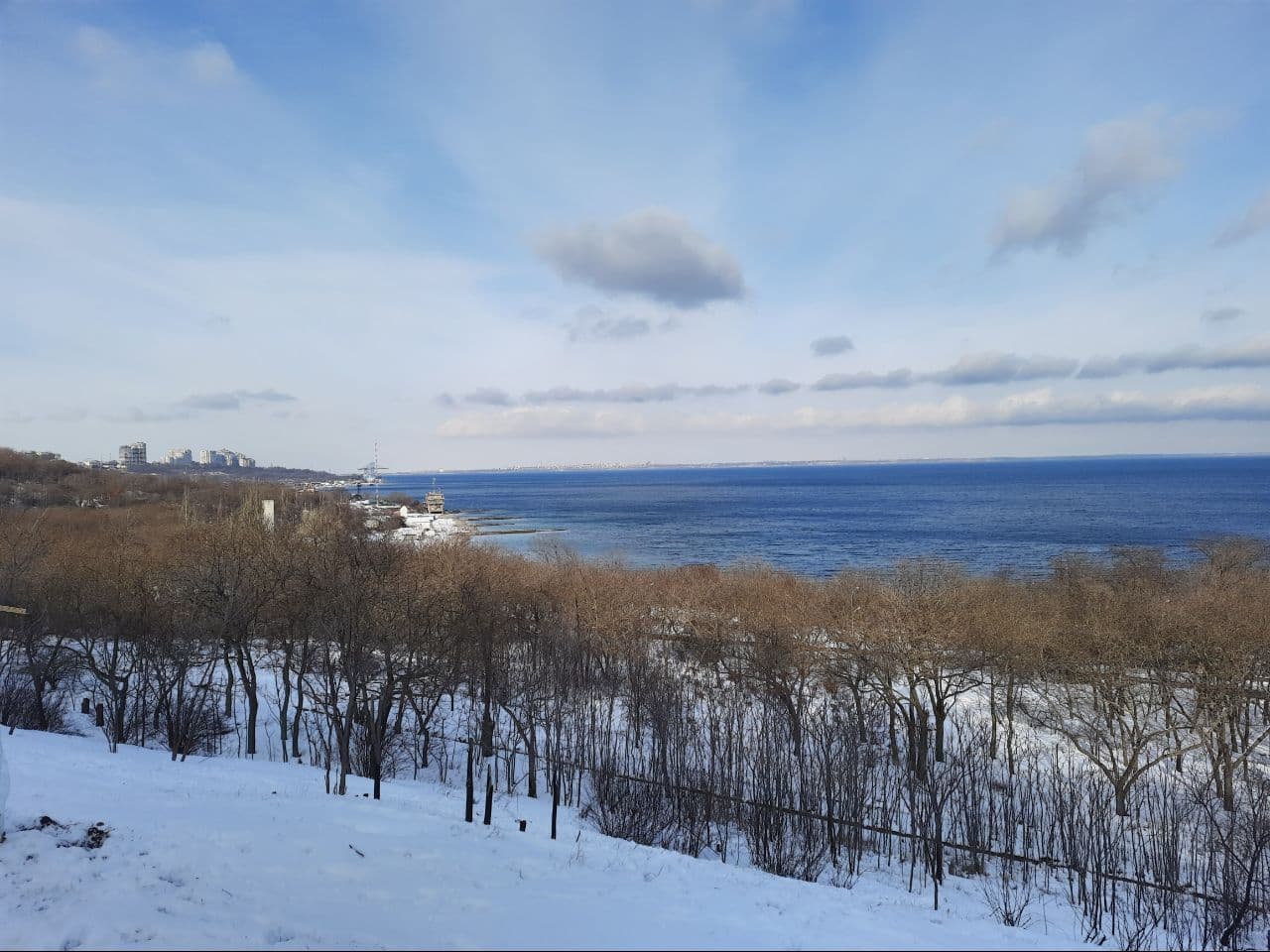 Заснеженные пляжи и лютый мороз: как выглядит Одесса в январе 2021 года. Фото Марины Повертайло