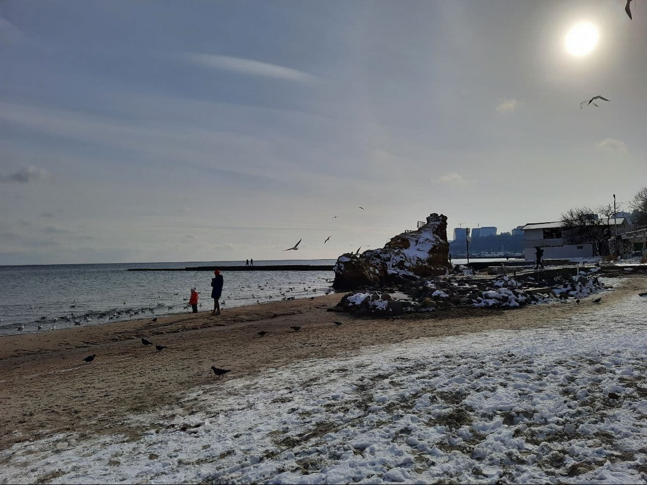 Заснеженные пляжи и лютый мороз: как выглядит Одесса в январе 2021 года. Фото Марины Повертайло