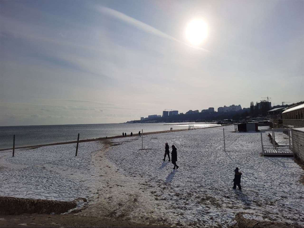 Заснеженные пляжи и лютый мороз: как выглядит Одесса в январе 2021 года. Фото Марины Повертайло