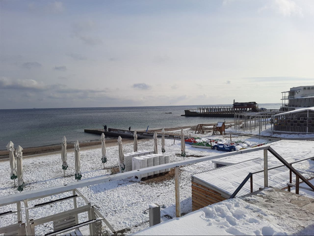 Заснеженные пляжи и лютый мороз: как выглядит Одесса в январе 2021 года. Фото Марины Повертайло