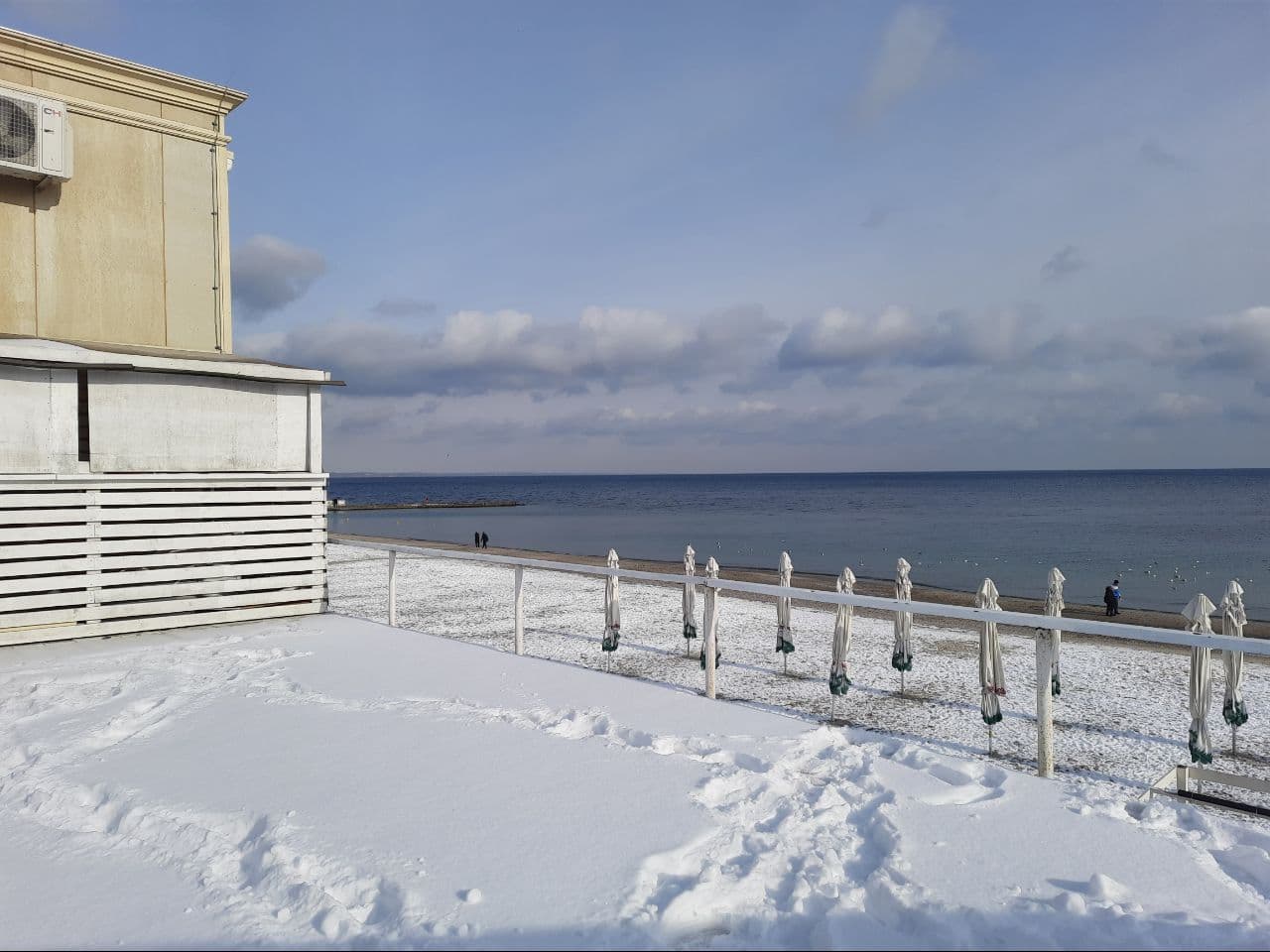 Заснеженные пляжи и лютый мороз: как выглядит Одесса в январе 2021 года. Фото Марины Повертайло