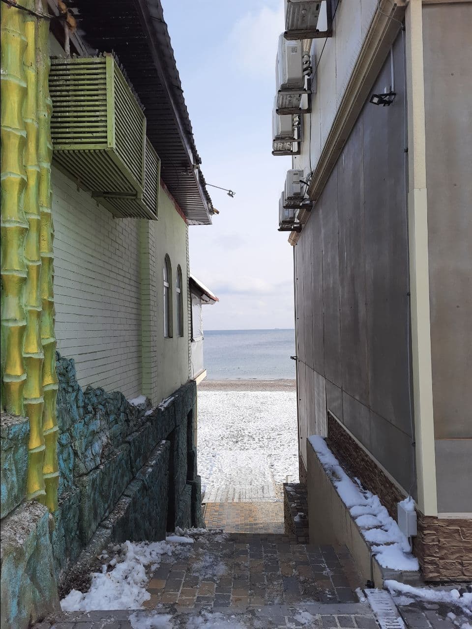 Заснеженные пляжи и лютый мороз: как выглядит Одесса в январе 2021 года. Фото Марины Повертайло