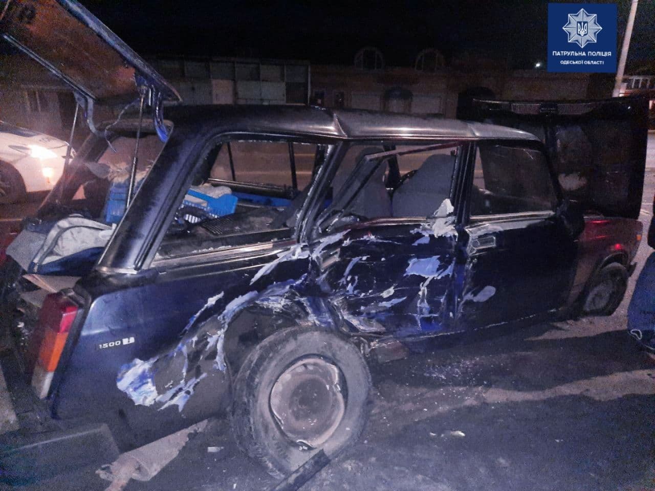 В Одессе произошло еще одно ДТП: водителя вырезали из машины. Фото:  патрульная полиция