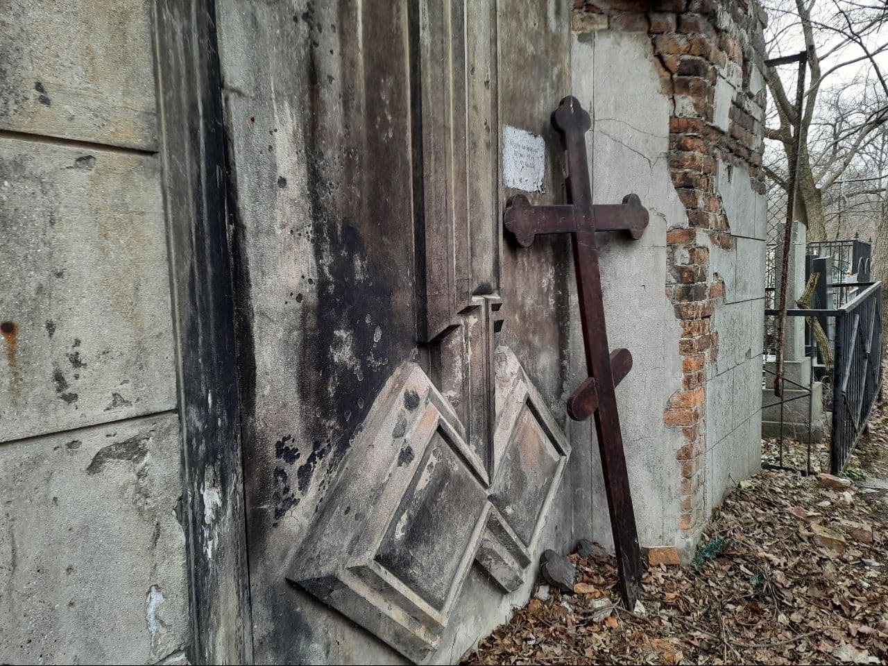 Склеп на Втором христианском кладбище. Фото Марины Повертайло