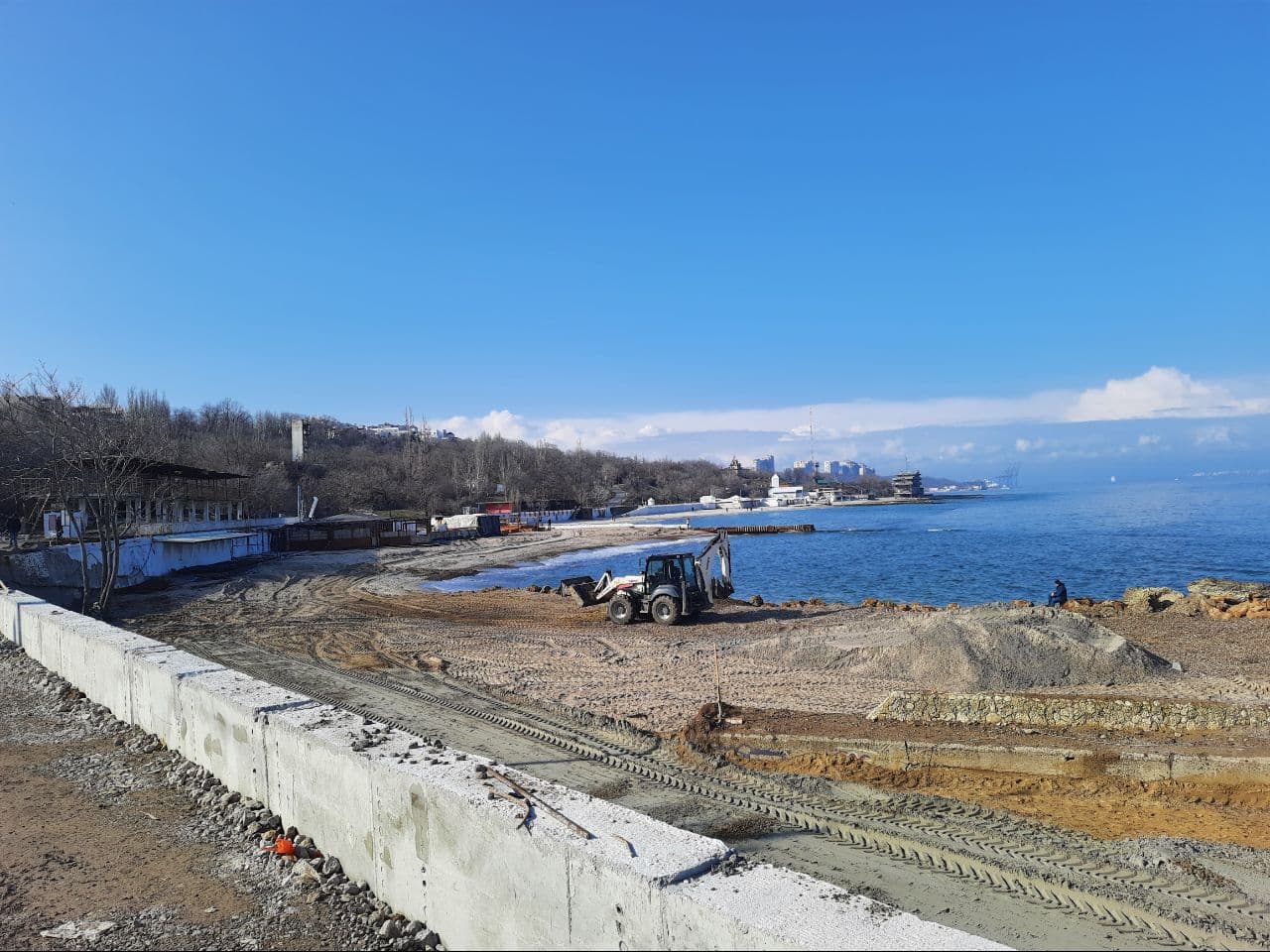 На "Дельфине" восстановили смытую морем береговую линию. Фото Марины Повертайло