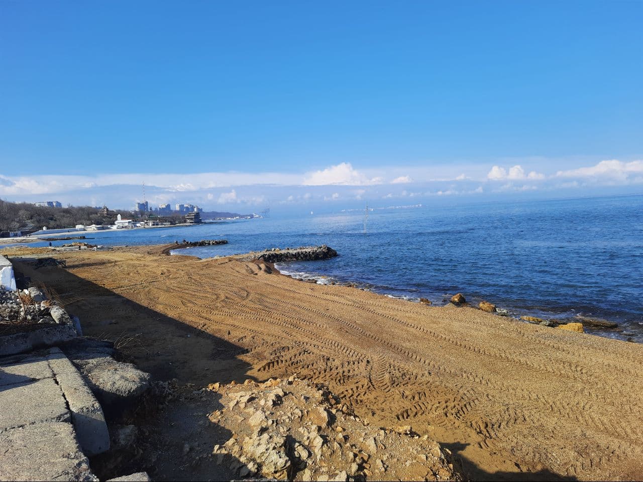 На "Дельфине" восстановили смытую морем береговую линию. Фото Марины Повертайло