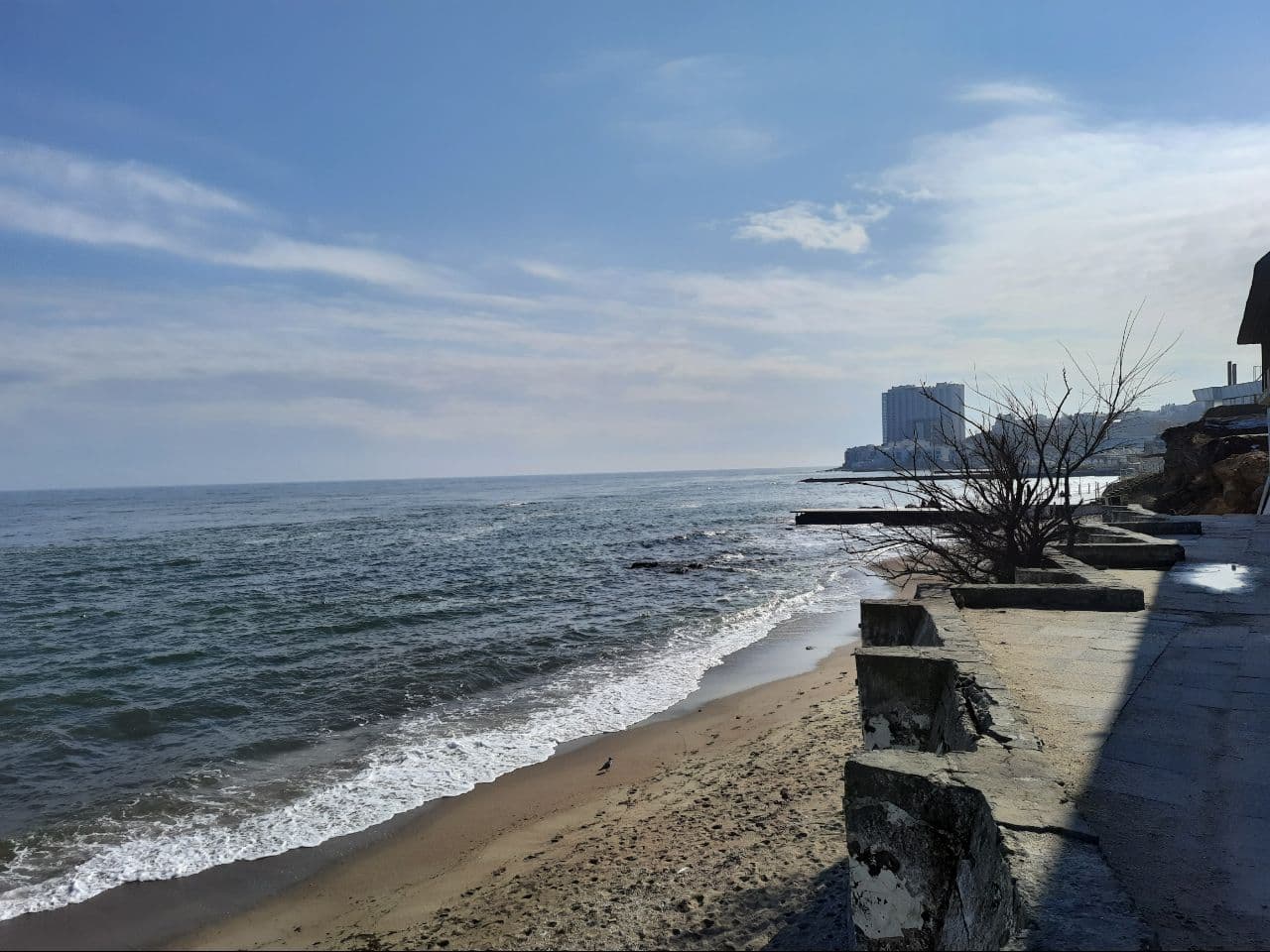 Как выглядят пляжи Одессы в марте 2021 года. Фото Марины Повертайло