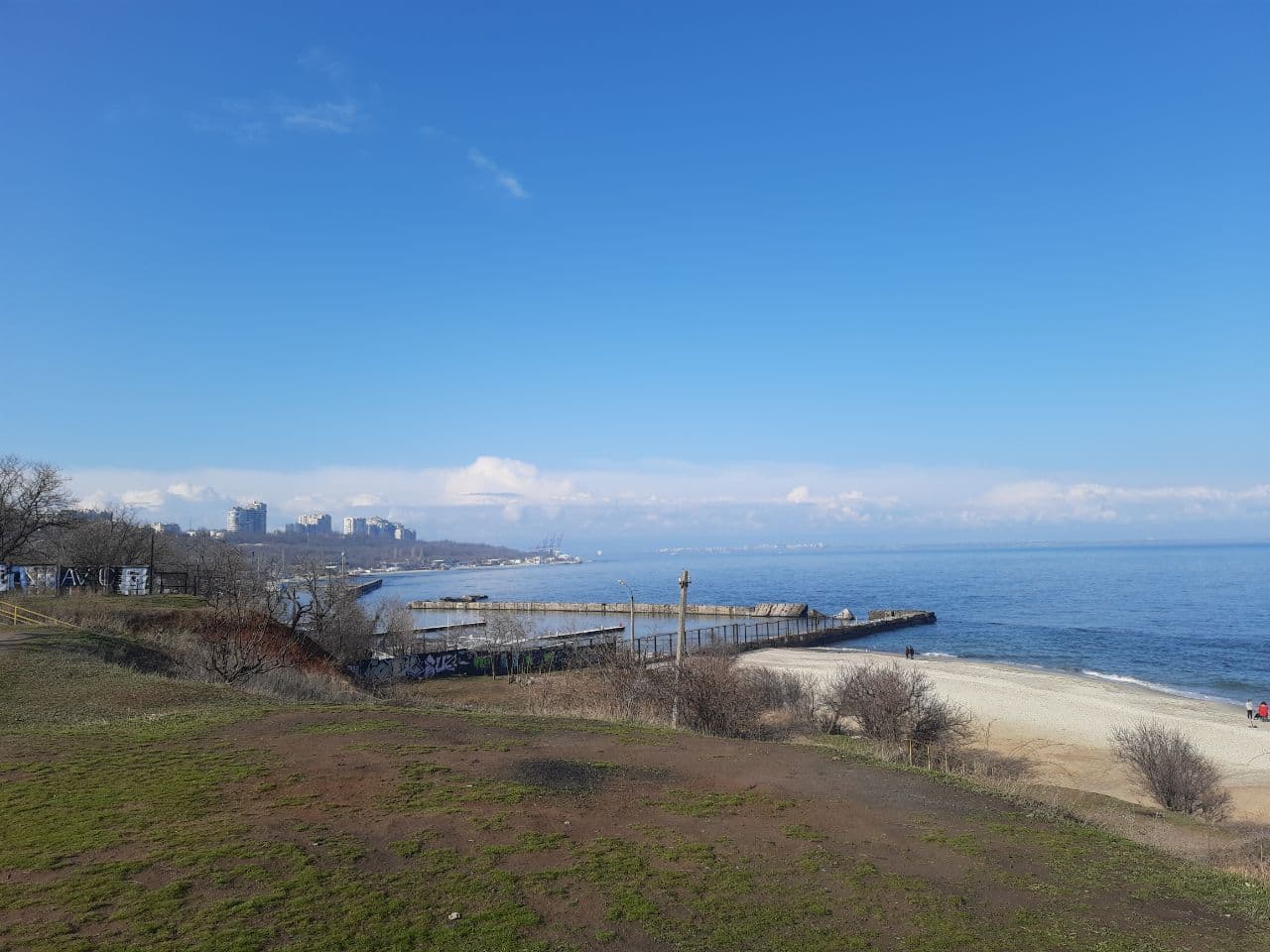 Как выглядят пляжи Одессы в марте 2021 года. Фото Марины Повертайло