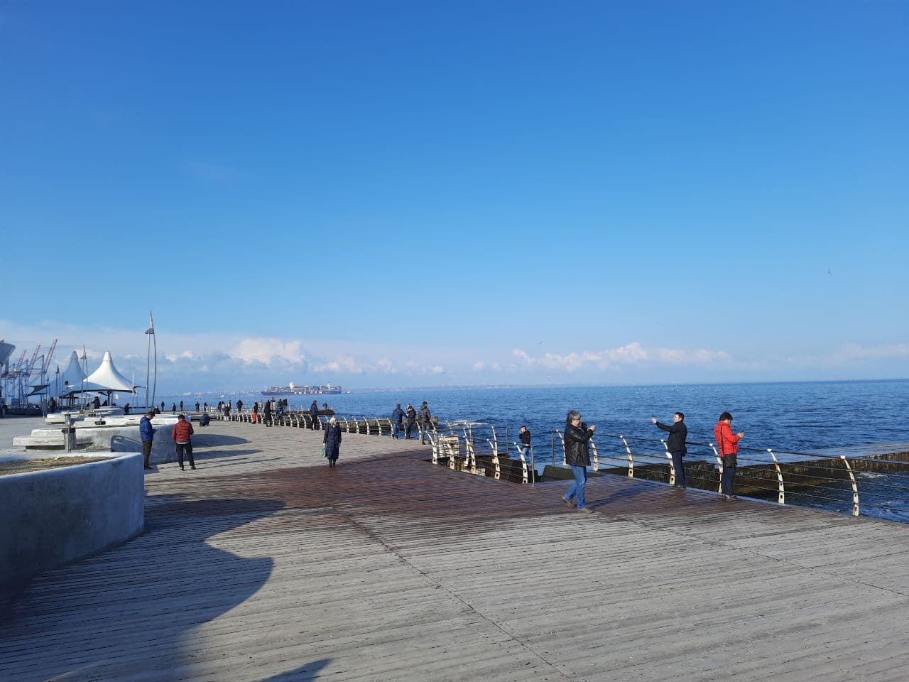 Как выглядят пляжи Одессы в марте 2021 года. Фото Марины Повертайло