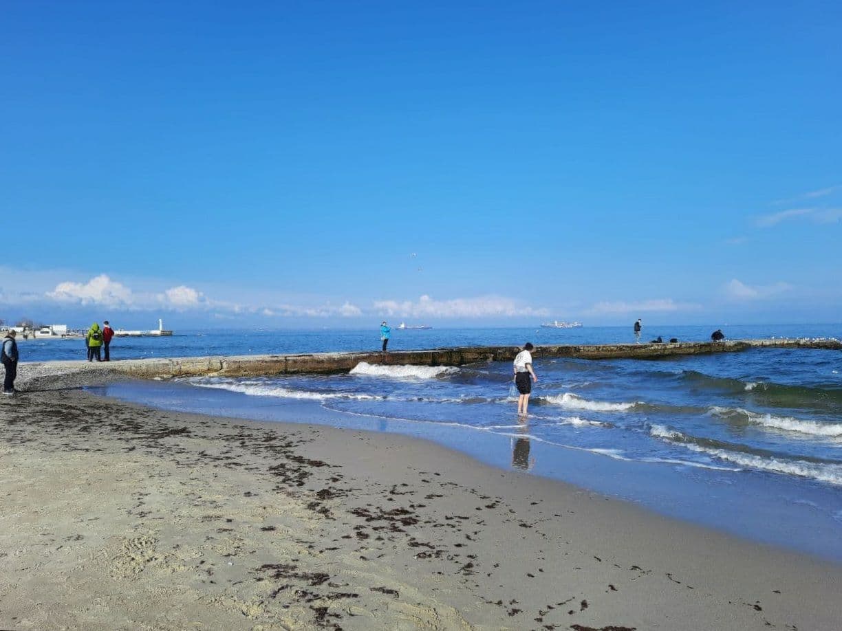 Как выглядят пляжи Одессы в марте 2021 года. Фото Марины Повертайло