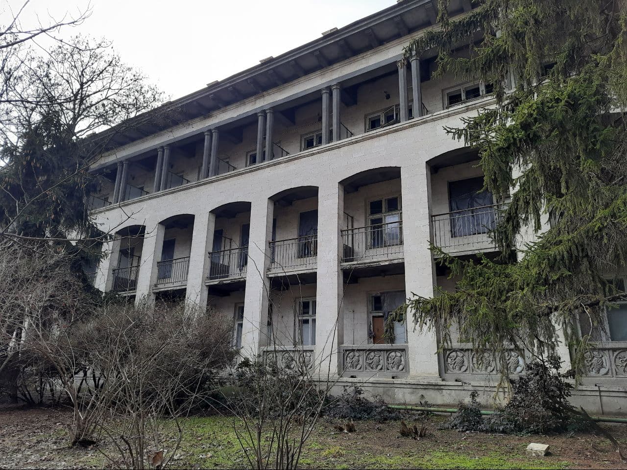 Последний уголок старой Аркадии: как выглядит санаторий "Молдова". Фото Марины Повертайло