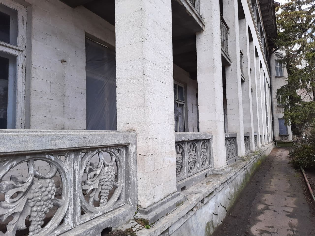 Последний уголок старой Аркадии: как выглядит санаторий "Молдова". Фото Марины Повертайло