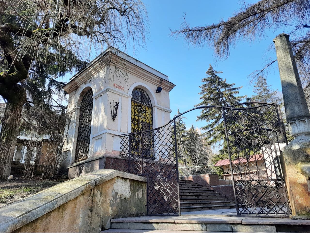 Последний уголок старой Аркадии: как выглядит санаторий "Молдова". Фото: Марины Повертайло