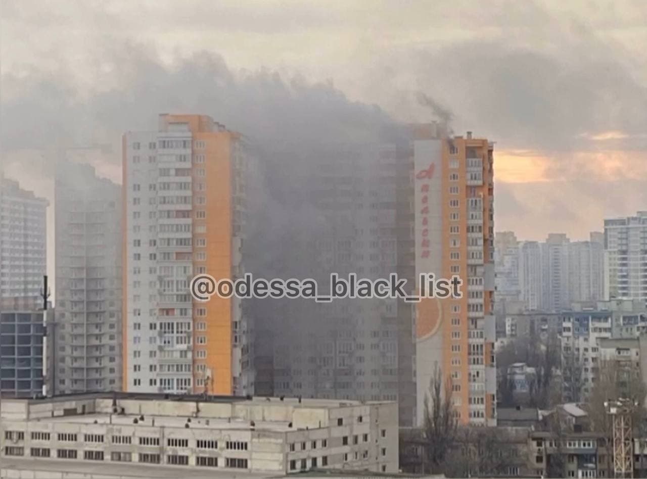 В центре Одессы горит жилой комплекс "Апельсин": что известно. Фото: телеграм-канал "Черный список Одесса"