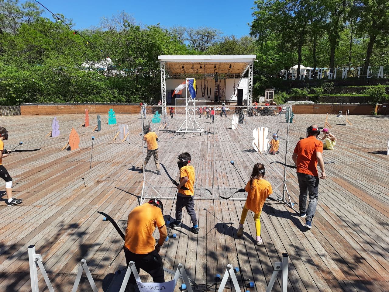 Первый Playstation и Арчери таг: в Зеленом театре проходит фестиваль игр. Фото автора