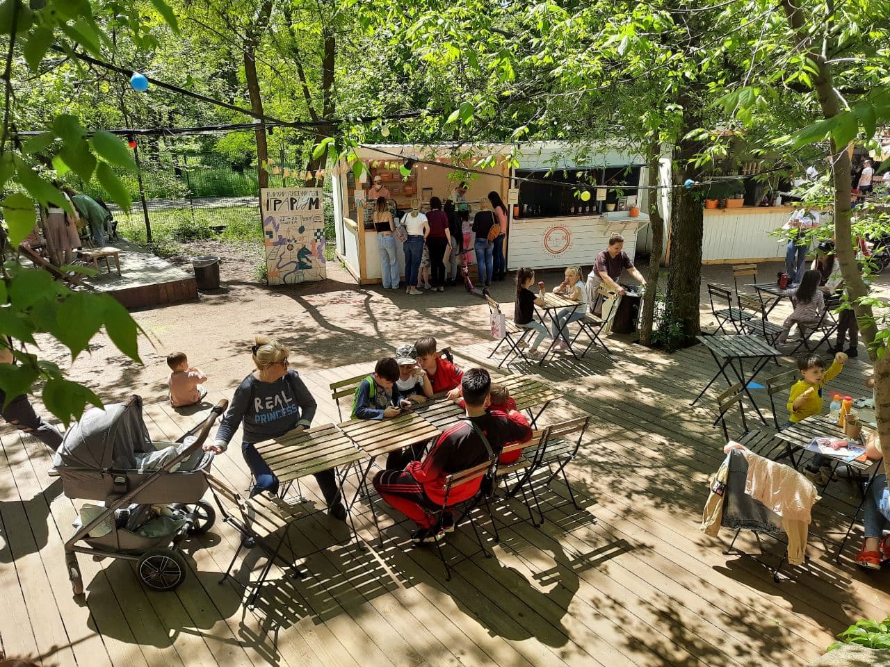 Первый Playstation и Арчери таг: в Зеленом театре проходит фестиваль игр. Фото автора