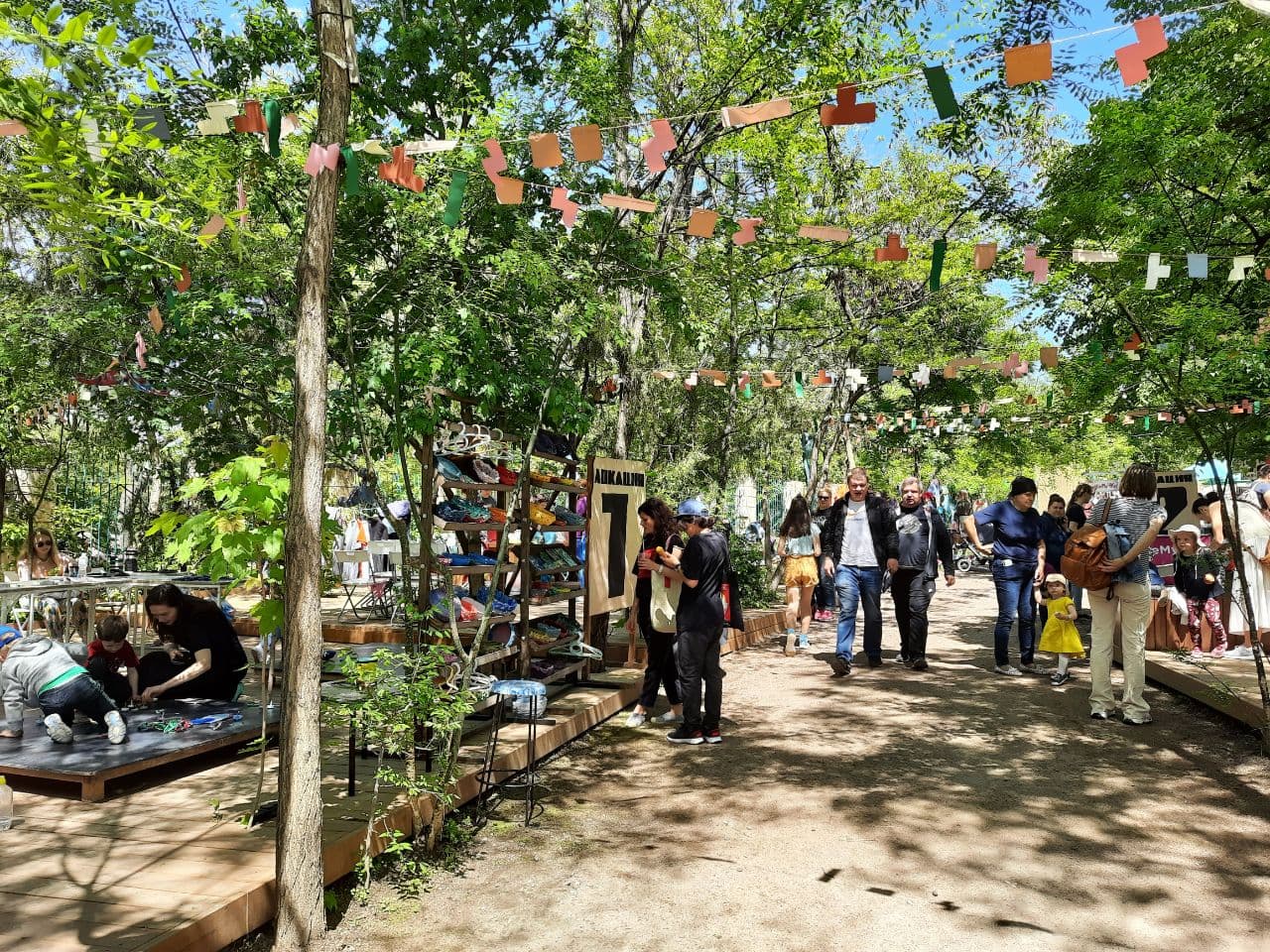 Первый Playstation и Арчери таг: в Зеленом театре проходит фестиваль игр. Фото автора