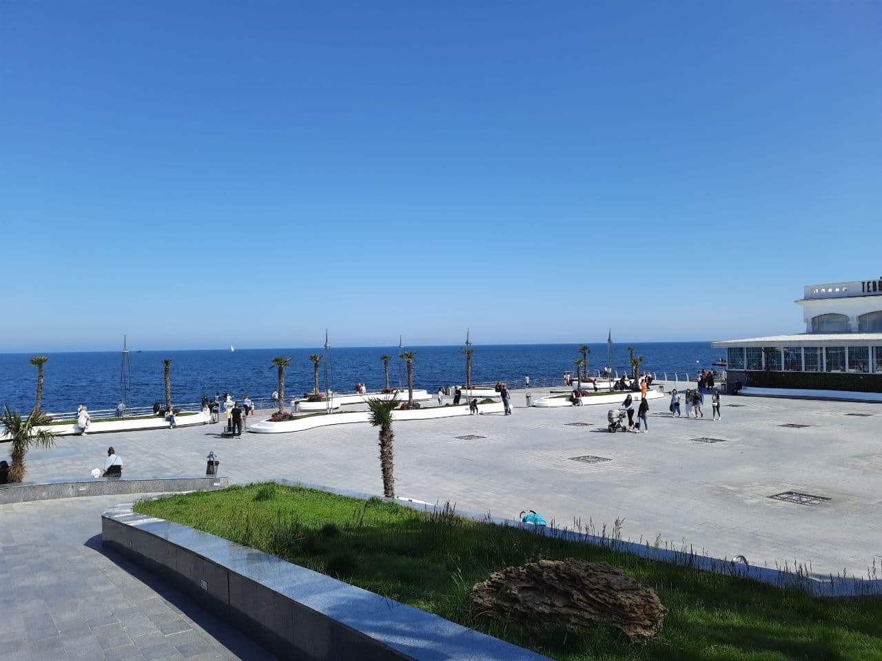 От "Ланжерона" до "Аркадии": как одесские пляжи готовятся к лету. Фото Марины Повертайло