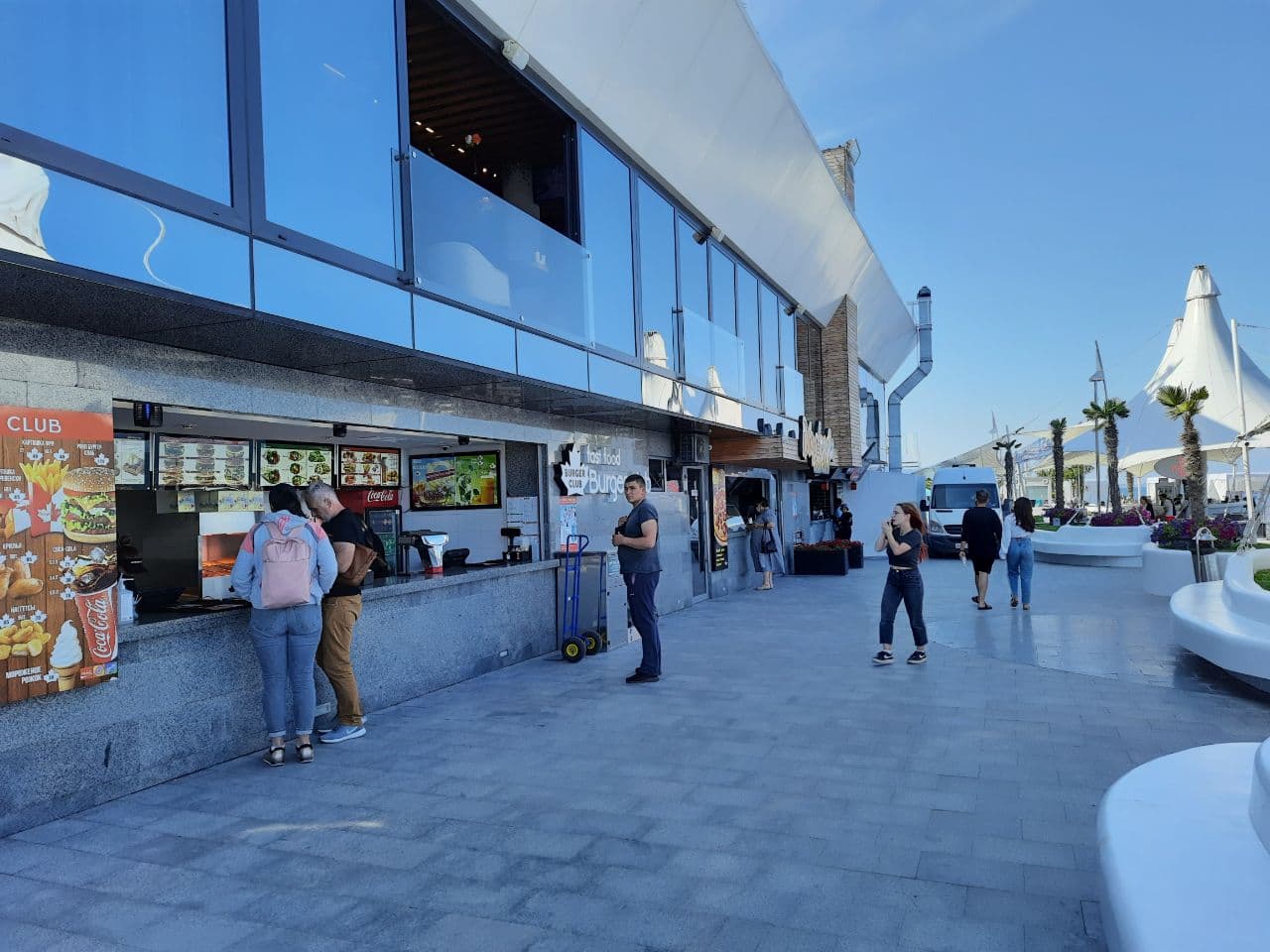 От "Ланжерона" до "Аркадии": как одесские пляжи готовятся к лету. Фото Марины Повертайло