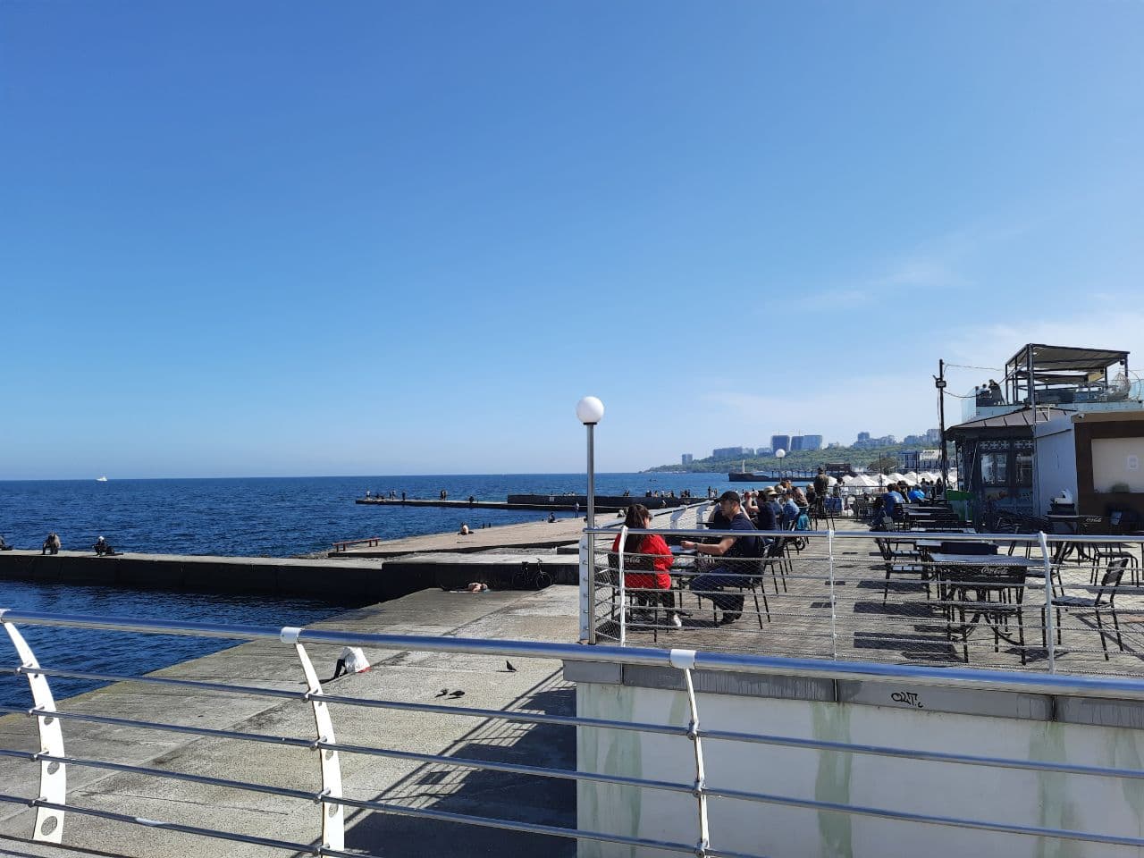 От "Ланжерона" до "Аркадии": как одесские пляжи готовятся к лету. Фото Марины Повертайло