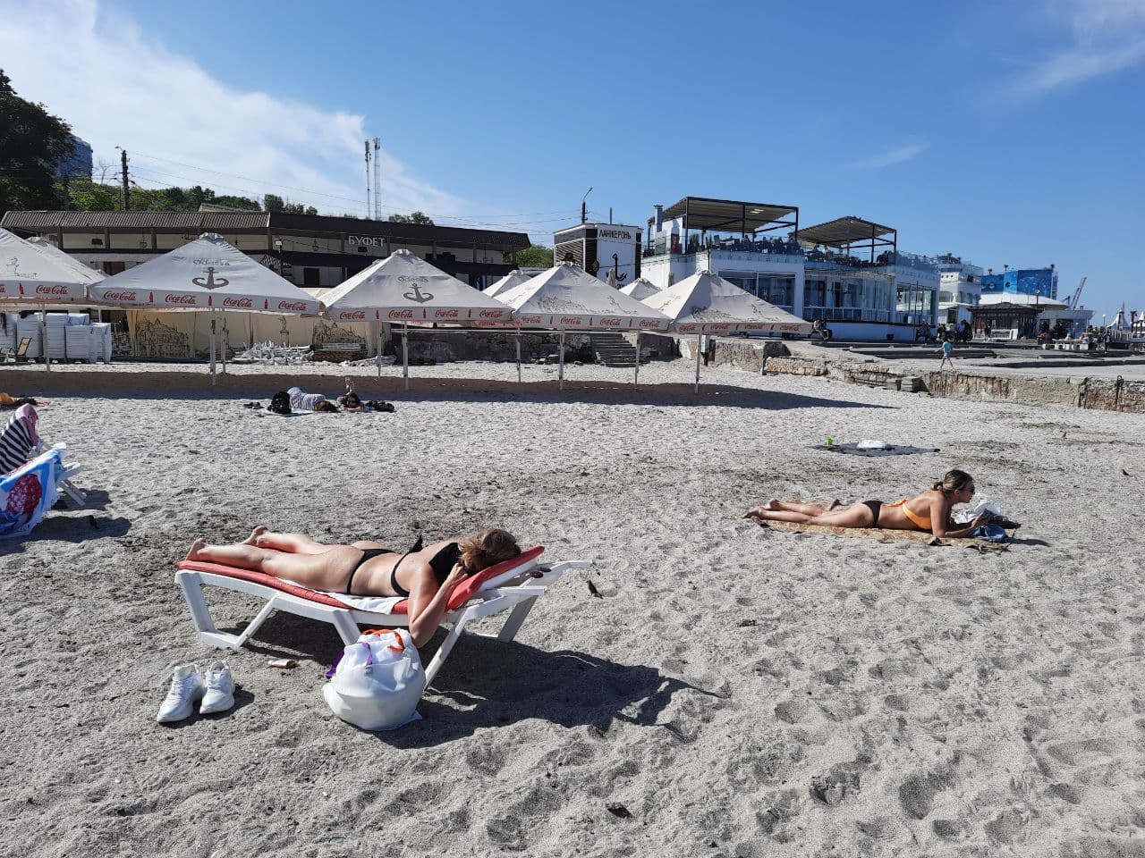 От "Ланжерона" до "Аркадии": как одесские пляжи готовятся к лету. Фото Марины Повертайло