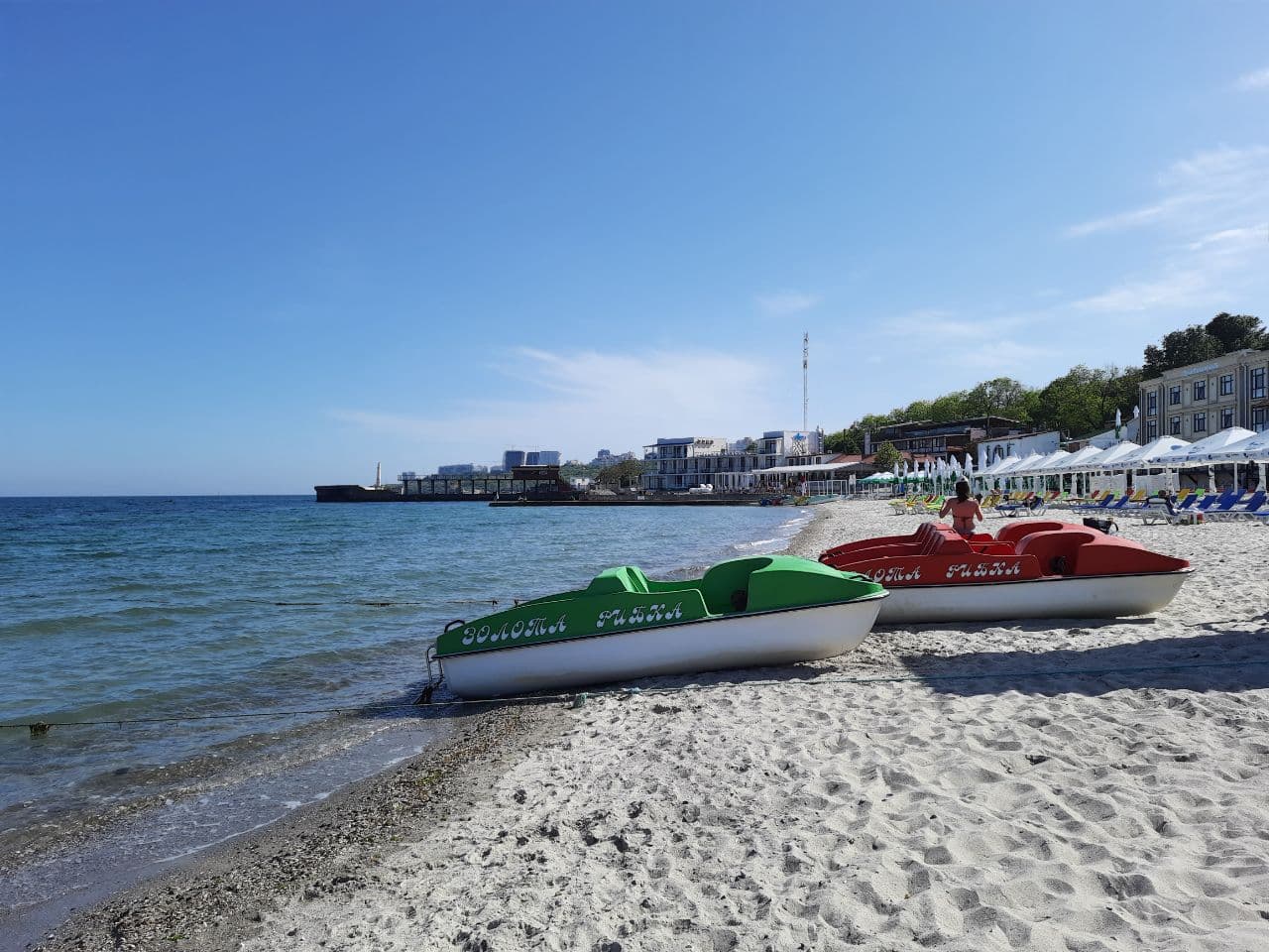 От "Ланжерона" до "Аркадии": как одесские пляжи готовятся к лету. Фото Марины Повертайло