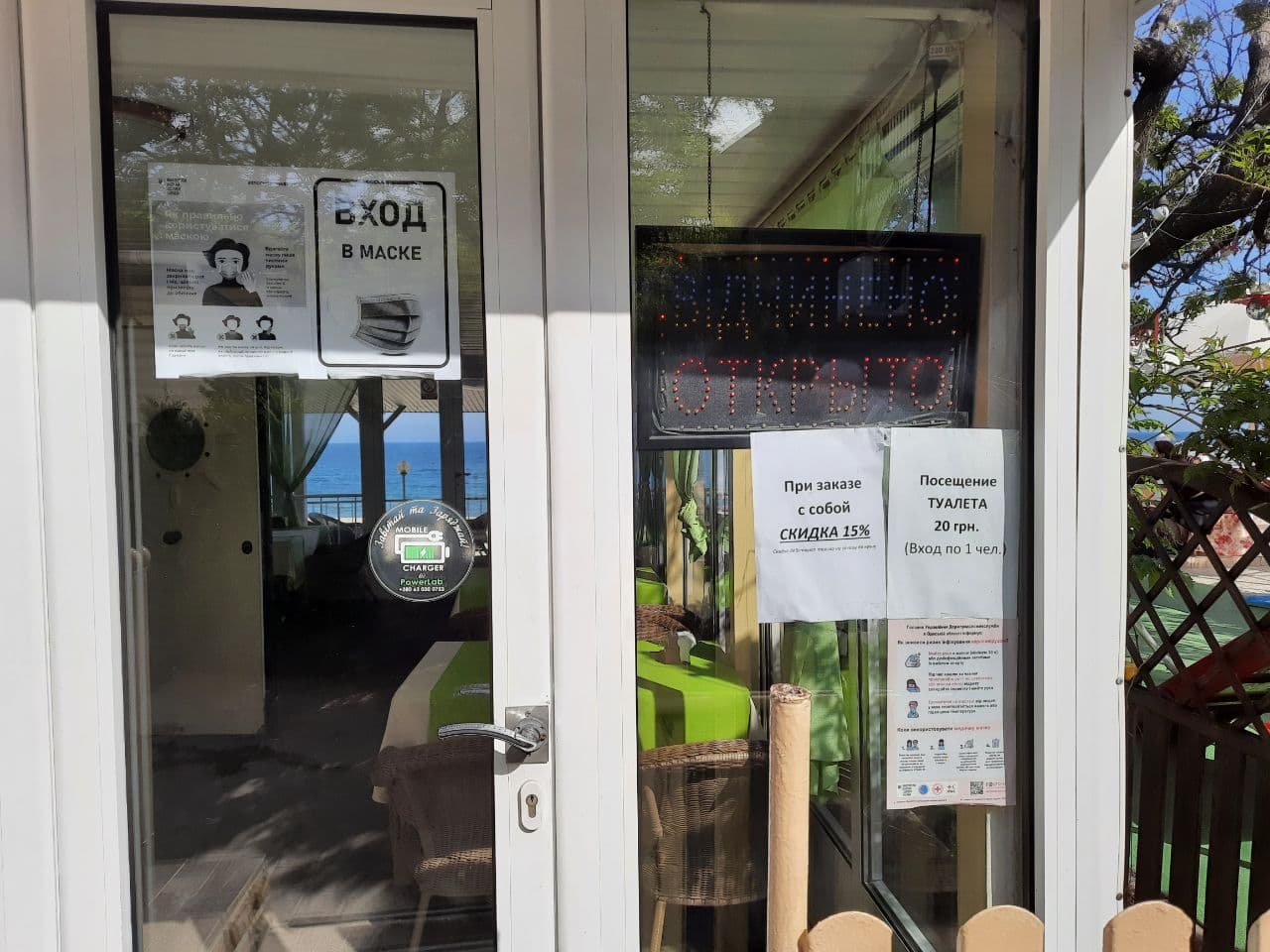 От "Ланжерона" до "Аркадии": как одесские пляжи готовятся к лету. Фото Марины Повертайло