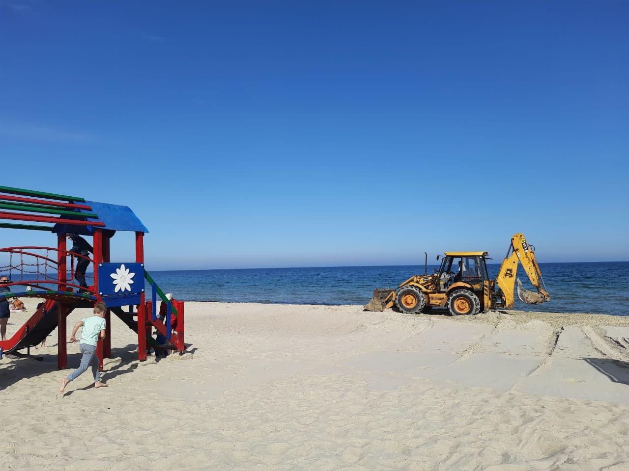 От "Ланжерона" до "Аркадии": как одесские пляжи готовятся к лету. Фото Марины Повертайло