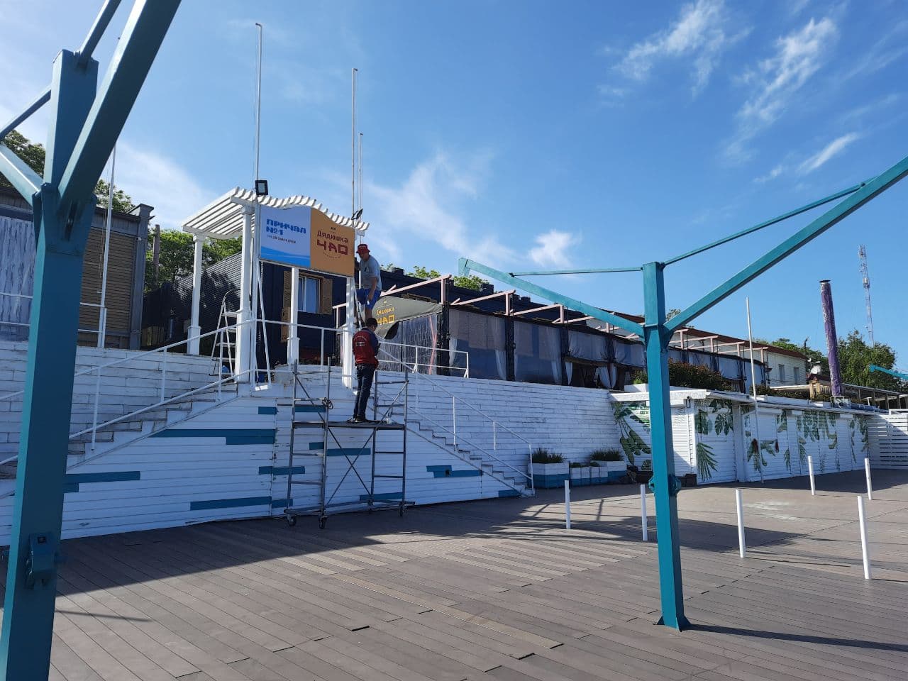 От "Ланжерона" до "Аркадии": как одесские пляжи готовятся к лету. Фото Марины Повертайло