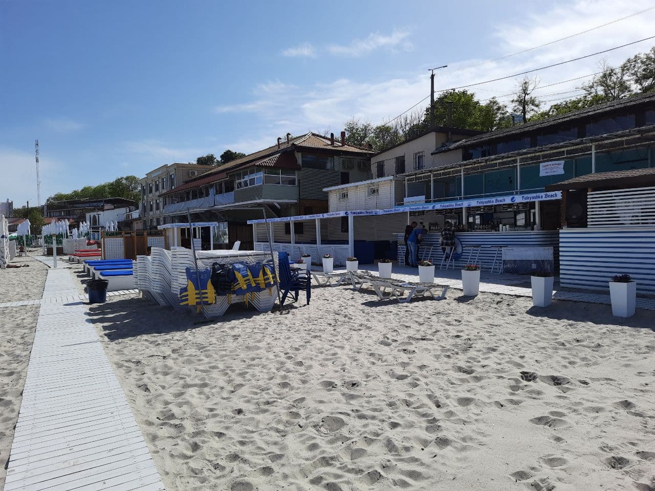 От "Ланжерона" до "Аркадии": как одесские пляжи готовятся к лету. Фото Марины Повертайло