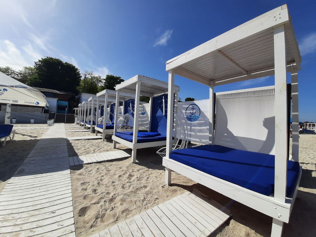 От "Ланжерона" до "Аркадии": как одесские пляжи готовятся к лету. Фото Марины Повертайло